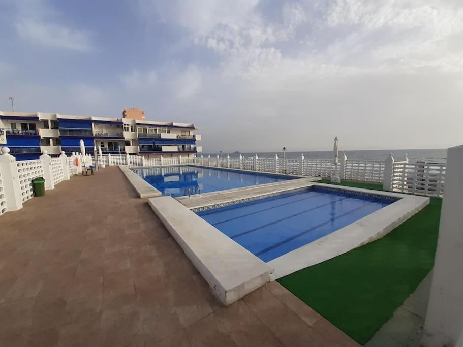 Ferienwohnung Cosy Flat With A Large Terrace Facing The Sea La Manga del Mar Menor Exterior foto